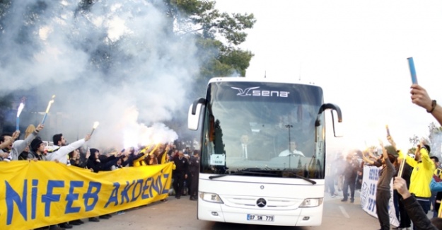 Fenerbahçe Antalya’da şampiyon gibi karşılandı
