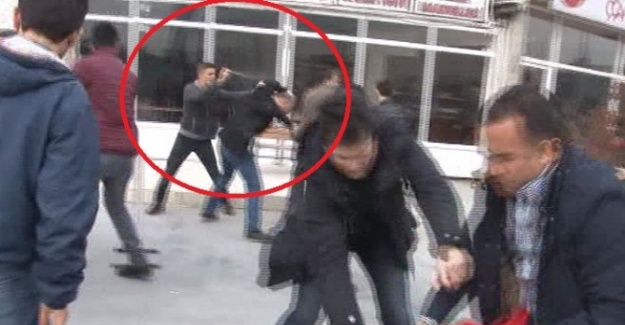 Göstericilerden polise biber gazı: 27 gözaltı