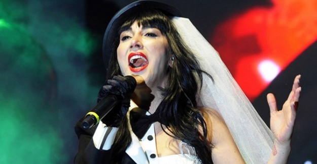 Hande Yener yeni albüm için stüdyoda