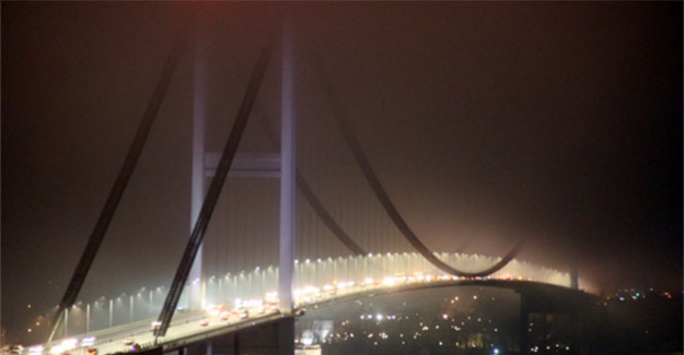 Yoğun sis İstanbul’da etkisini gösterdi