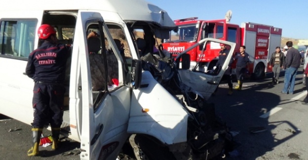 Öğrenci ve öğretmenleri taşıyan araç kaza yaptı: 15 yaralı