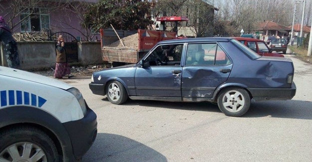 Polis kaçan sürücüyü otomobiline çarparak durdurdu