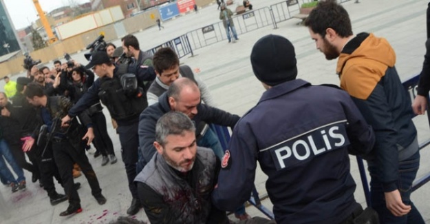 Polise boya fırlatan 7 kişi gözaltına alındı