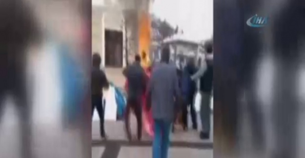 Protesto için kendini yaktı