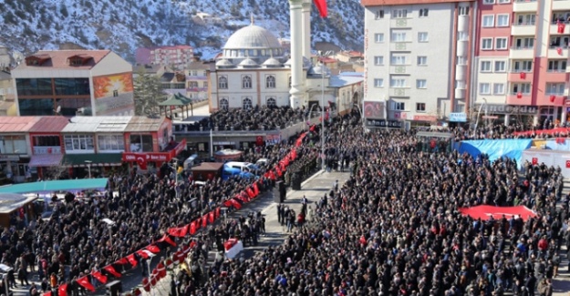 Şehidi 10 bin kişi uğurladı