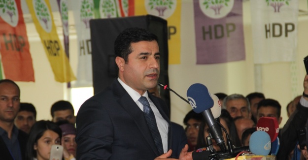 Demirtaş Hakkari’de yine hendekleri savundu