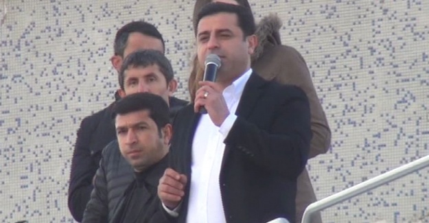 Demirtaş: İstanbul’daki saldırıyı lanetliyorum