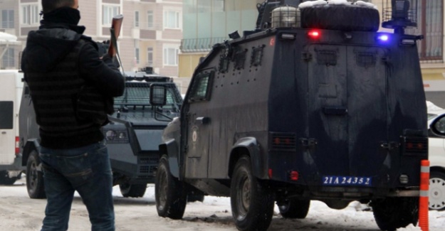 Diyarbakır’da zırhlı polis aracı devrildi: 3 yaralı