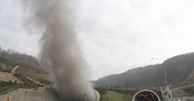 Dumanlar yükseliyor ! Bolu Tüneli trafiğe kapandı