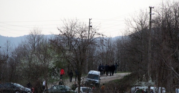 Eşi ve yakınlarına pusu kurmuş