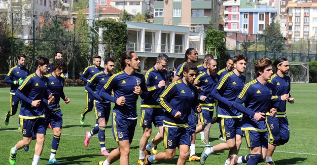 Fenerbahçe 3 günlük iznin ardından antrenmanlara başladı