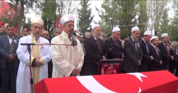 Hatay şehidini son yolculuğuna uğurladı