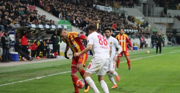 İlk yarıdan &quot;gol&quot; sesi gelmedi