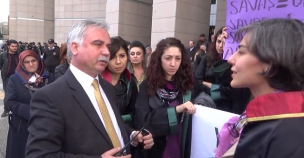 İstanbul Adliyesinden kadın avukatlara ’8 Mart’ jesti