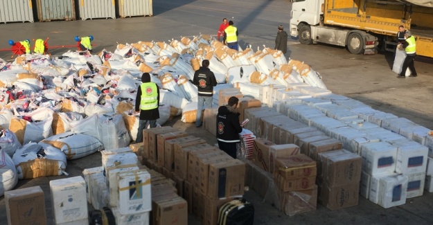 Limanda 700 bin paket kaçak sigara ele geçirildi