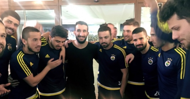 Mehmet Topal’a örümcekli pasta sürprizi