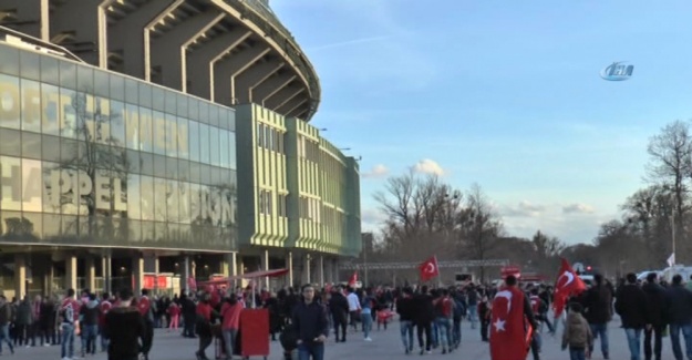 Milli maça yoğun ilgi