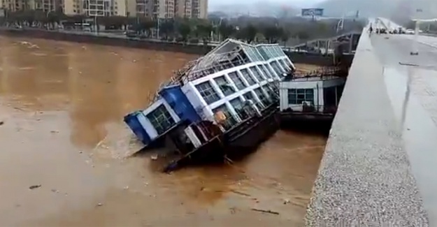 Restoran tekneler taşkın kurbanı oldu