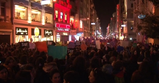 Taksim’de düdüklü Kadınlar Günü yürüyüşü