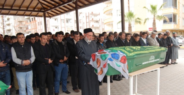 Üzerine kapı düşen çocuk öldü