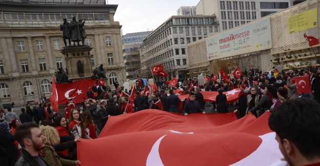 Almanya genelinde ’teröre lanet’ mitingleri