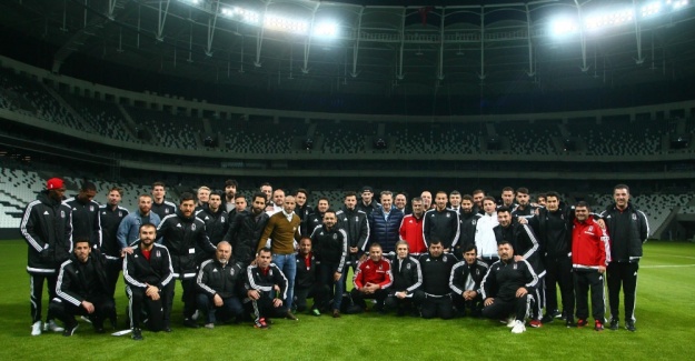 Beşiktaşlı futbolcular Vodafone Arena’yı gezdi