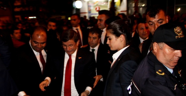 Davutoğlu sevgisi izdihama dönüştü