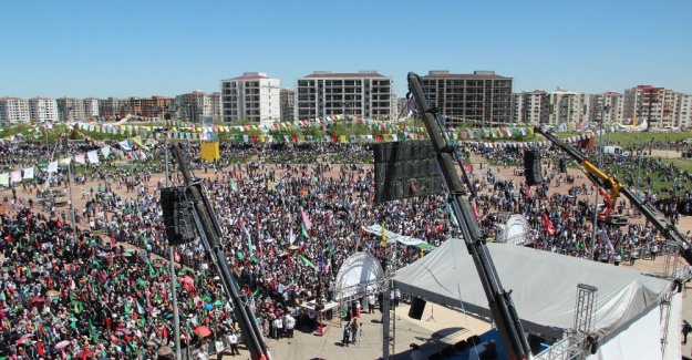 Diyarbakır’da onbinler Peygamber sevdasını haykırdı