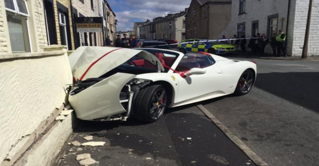 Düğün için kiraladığı Ferrari’yi bu hale getirdi