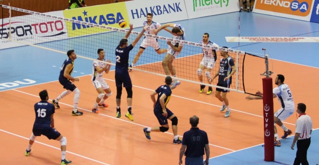 Fener, voleybolda Arkas’a yenildi