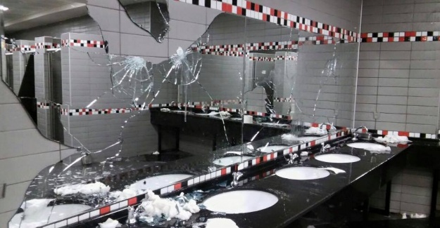 Fenerbahçe taraftarları koltuk ve tuvaletlere zarar verdi