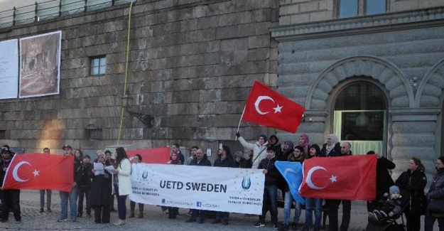 İsveç Parlamentosu önünde "teröre lanet" eylemi