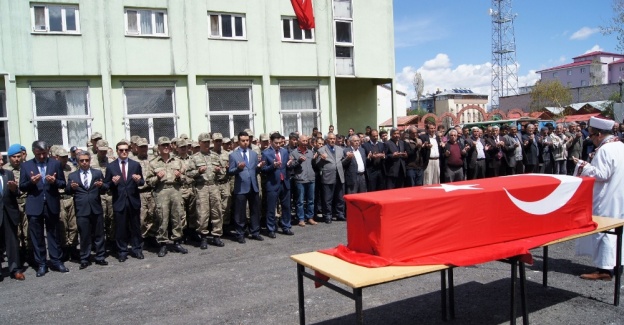 Kars şehidini uğurladı