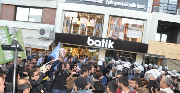 Laiklik eyleminde polise saldırdılar: 12 gözaltı