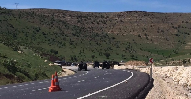 Mardin’deki patlamada 12’si polis 13 kişi yaralandı