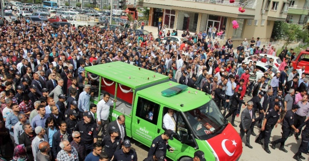 Şehit polisin cenazesinde gözyaşları sel oldu