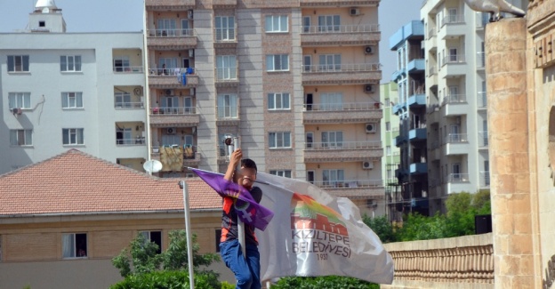 Göndere KJA flaması asan gruba müdahale: 20 gözaltı