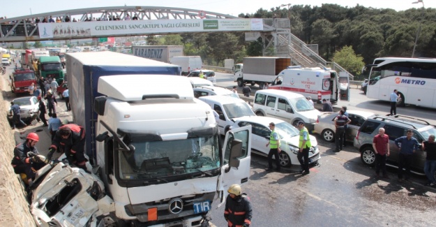 İstanbul’da TIR dehşeti ile gelen kaza 1 ölü, 6 yaralı