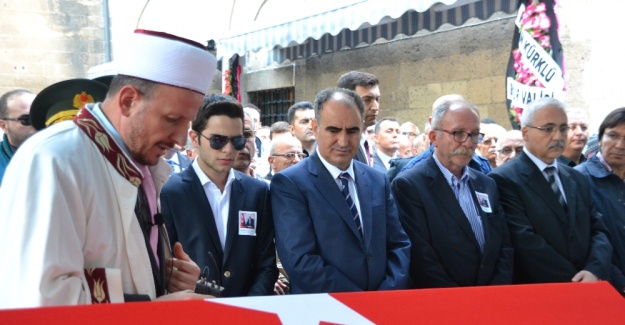 Kendini vuran Vali Yardımcısı son yolculuğuna uğurlandı