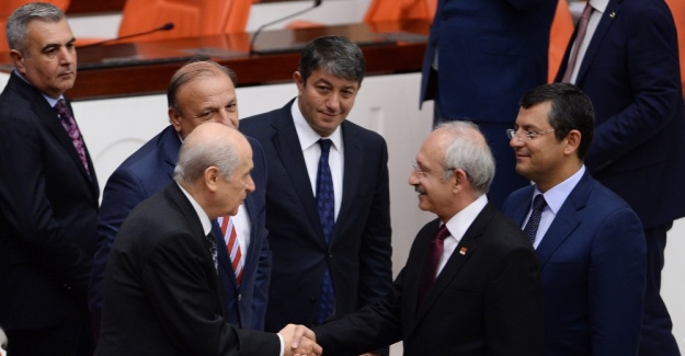 Kılıçdaroğlu ve Bahçeli ayaküstü sohbet etti