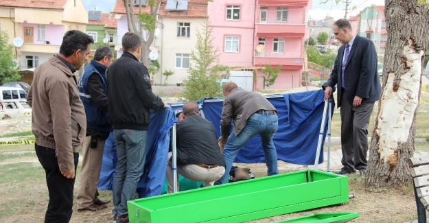 Lise öğrencisi parkta ölü bulundu