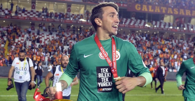 Muslera rekora koşuyor