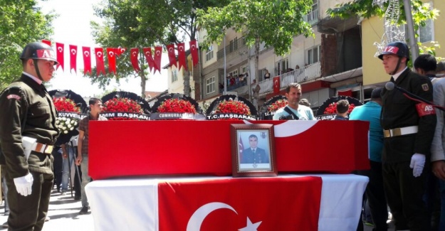 Şehit gözyaşları içinde toprağa verildi