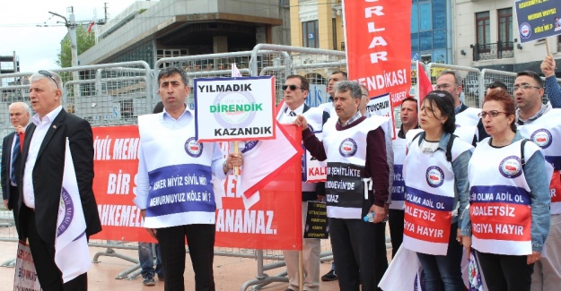 Sime-Sen Taksim’e çelenk bıraktı