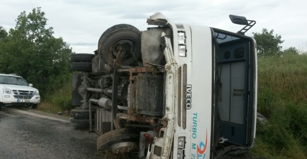 İşçileri taşıyan minibüs devrildi: 15 yaralı