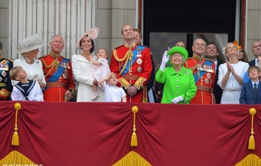 Kraliçe Elizabeth’in 90. yaş günü kutlanıyor