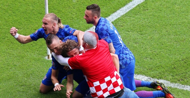 Modric’in gol sevincine taraftar da ortak oldu