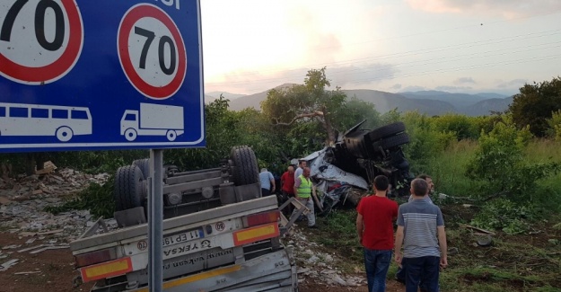 TIR dehşeti: 2 ölü, 3 yaralı