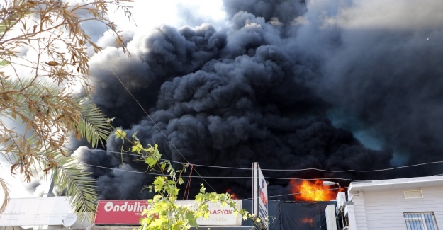 Antalya’da 10 iş yeri kül oldu