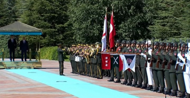 Başbakan KKTC’li mevkidaşını törenle karşıladı